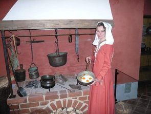 Am historischen Herd werden manchmal sogar Spiegeleier gebraten. Am historischen Herd werden manchmal sogar Spiegeleier gebraten.