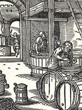 Das Bierbrauen war im Mittelalter eine mühevolle Arbeit. 